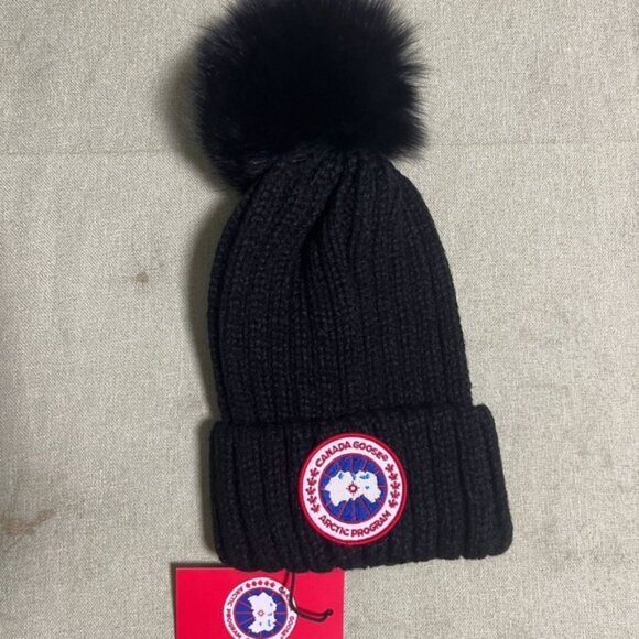 Canada Goose Beanie Hat Black - Picture 1 of 4